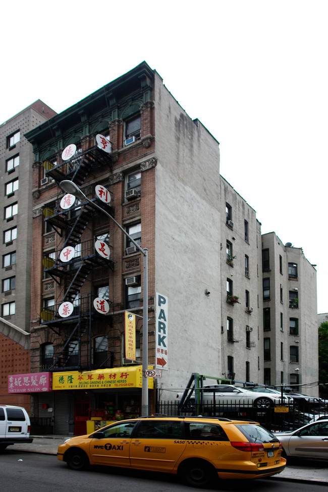 44 Henry St in New York, NY - Foto de edificio - Building Photo