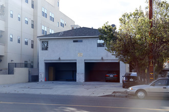 4227 Dixie Canyon Ave in Sherman Oaks, CA - Building Photo - Building Photo