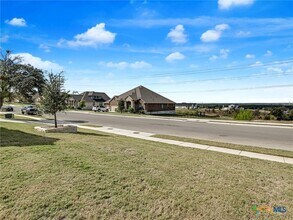 1701 Meadow Crest in Salado, TX - Foto de edificio - Building Photo