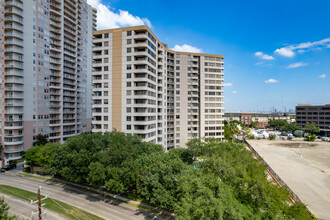 Sage Condominiums in Houston, TX - Building Photo - Building Photo