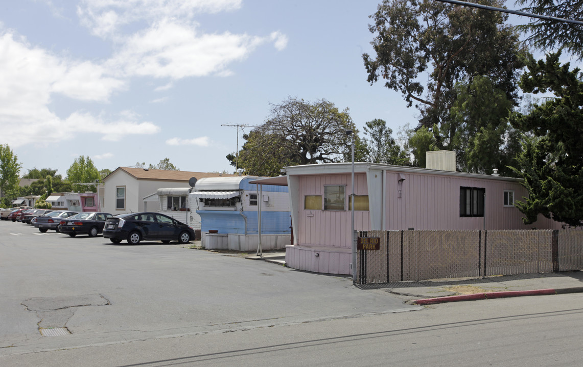 Del Rio Mobile Home Park in San Leandro, CA - Building Photo