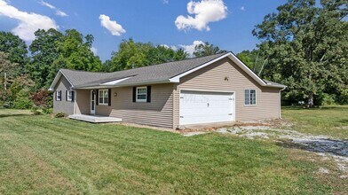 5796 Beecher Rd in Granville, OH - Building Photo - Building Photo
