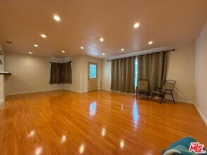 10642 Samoa Ave in Los Angeles, CA - Building Photo - Building Photo