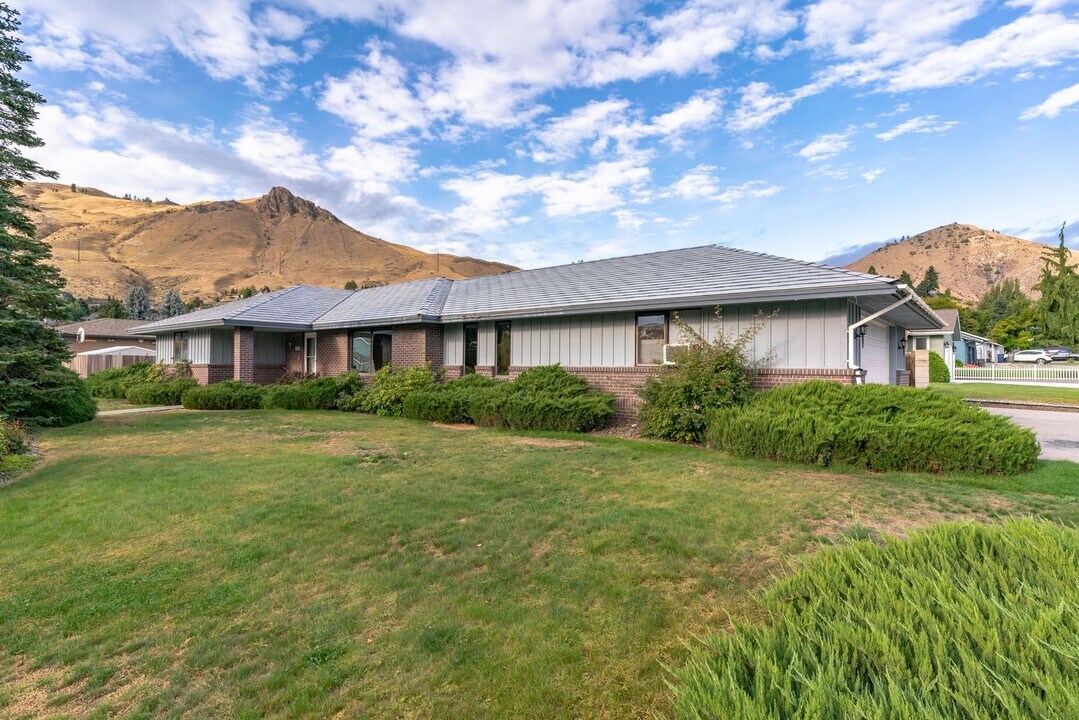 808 Lambert St in Wenatchee, WA - Building Photo