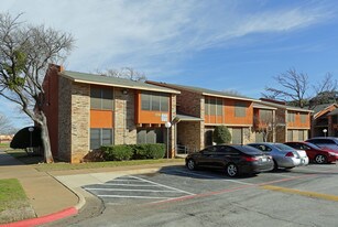 Villa Bella in Euless, TX - Building Photo