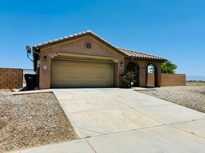 44608 Avenida Linda in Lancaster, CA - Building Photo - Building Photo
