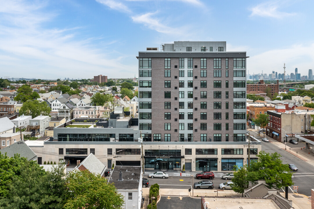 Bay One in Bayonne, NJ - Foto de edificio