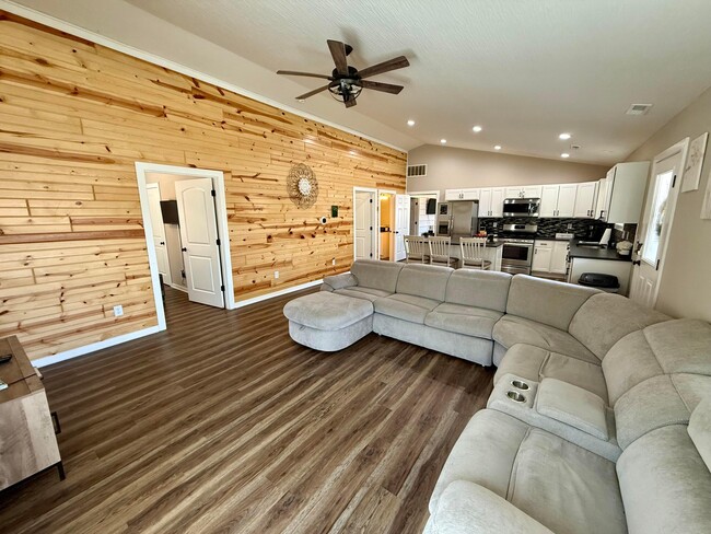 813 Eaton Hollow Rd SW in Lancaster, OH - Building Photo - Building Photo