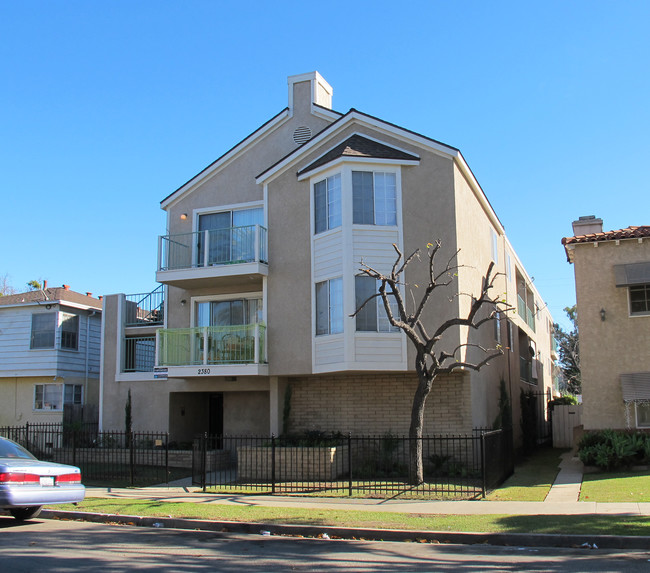 2380 Chestnut Ave in Long Beach, CA - Foto de edificio - Building Photo