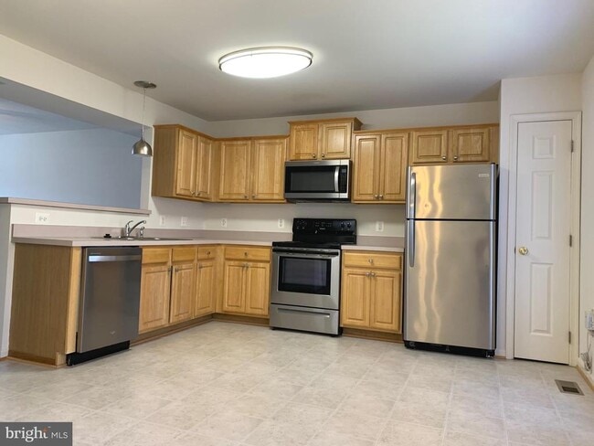 211 Merrill Ct in Stafford, VA - Foto de edificio - Building Photo