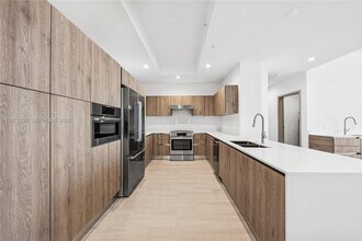 10281 W Bay Harbor Dr in Bay Harbor Islands, FL - Foto de edificio - Building Photo