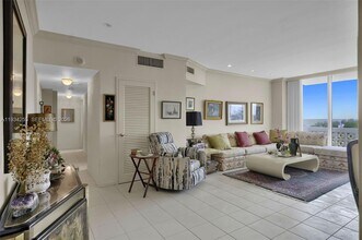4747 Collins Ave in Miami Beach, FL - Building Photo - Building Photo