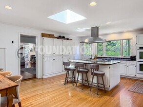 444 Laverne Ave in Mill Valley, CA - Foto de edificio - Building Photo