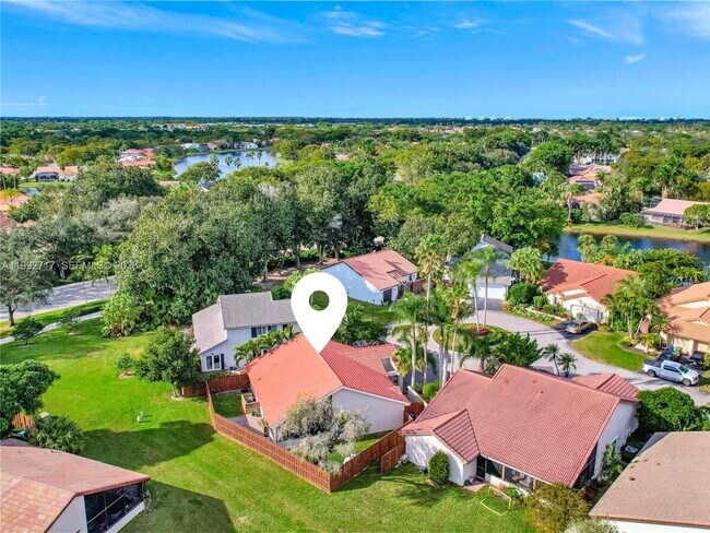 2083 Augusta in Weston, FL - Building Photo - Building Photo