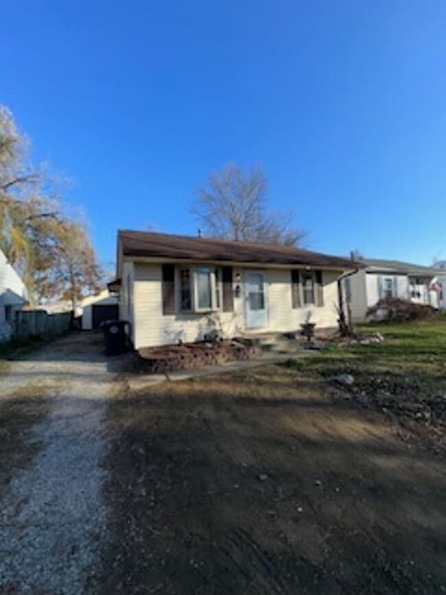 property at 913 N Spring St