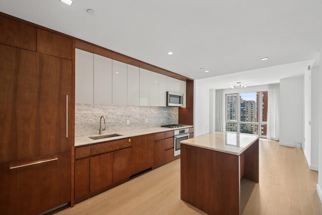 property at 75 Park Ln S