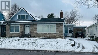 500 Lakeshore Rd in Fort Erie, ON - Building Photo