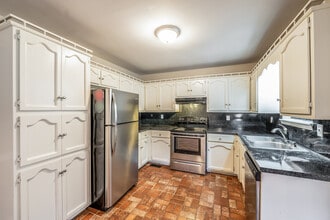 8405 Lanewood Cir in Leeds, AL - Building Photo - Building Photo