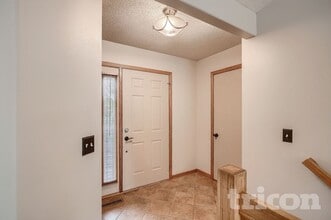 9319 93rd St S in Cottage Grove, MN - Building Photo - Building Photo