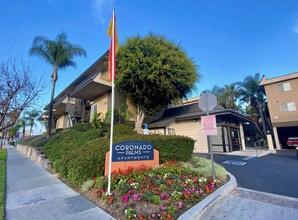 Coronado Palms Apartments in Anaheim, CA - Foto de edificio - Building Photo