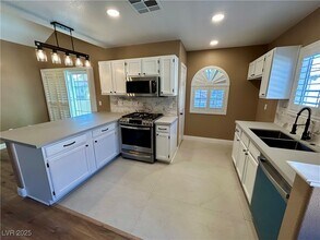 2925 Wigwam Pkwy in Henderson, NV - Building Photo - Building Photo