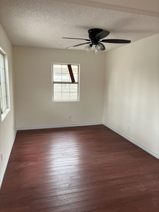 1151-1153 E 88th Pl in Los Angeles, CA - Building Photo