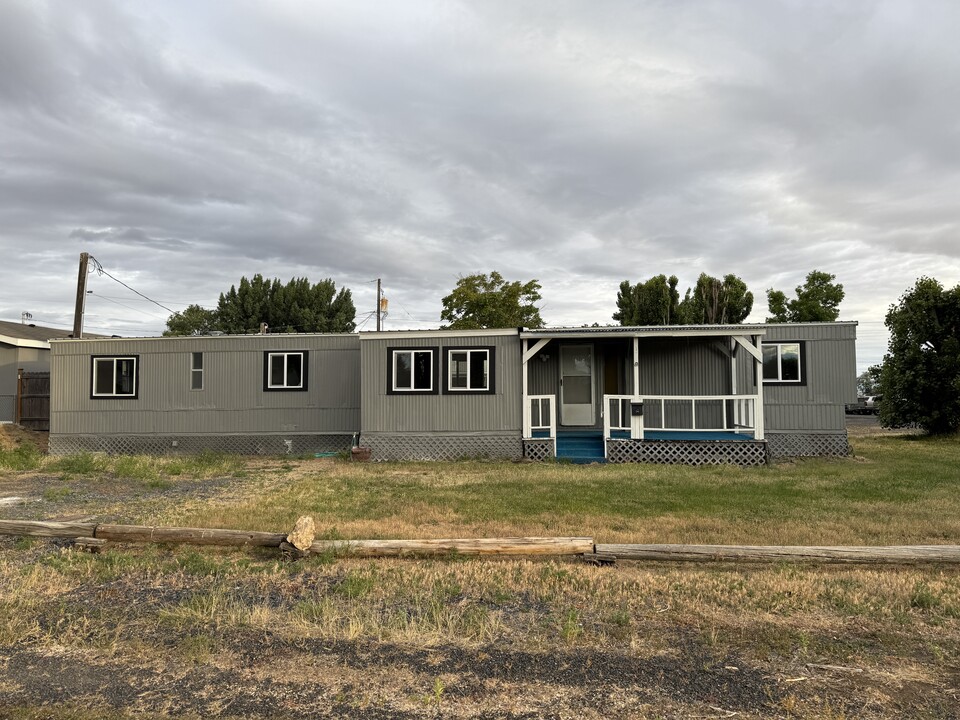 410 S 2nd St in Coulee City, WA - Building Photo