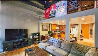 211 E Ohio St, Unit 319 in Chicago, IL - Building Photo - Building Photo