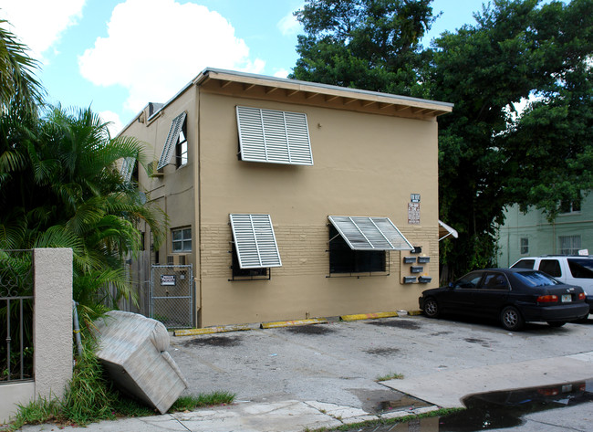 527 NE 26th St in Miami, FL - Building Photo - Building Photo