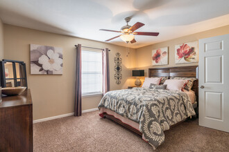 Kingsgate Apartments in Beaumont, TX - Building Photo - Building Photo