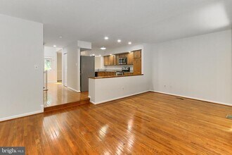 4021 Lake Glen Rd in Fairfax, VA - Building Photo - Building Photo