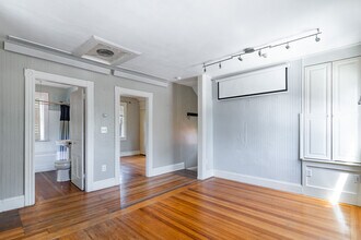 74 Maple Ave in Barrington, RI - Building Photo - Building Photo