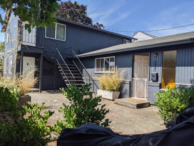 4925 SE 71st Ave, Unit 4925 in Portland, OR - Building Photo - Building Photo
