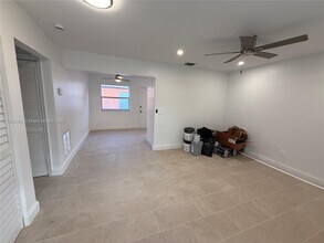 2051-2055 NE 167th St in North Miami Beach, FL - Building Photo - Building Photo