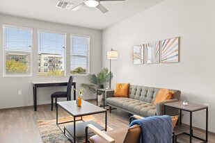 7200 N 91st Ave in Glendale, AZ - Building Photo