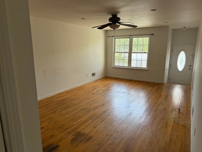 240 Dartmouth Loop in Staten Island, NY - Building Photo - Building Photo