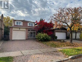 172 Stephenson Crescent in Richmond Hill, ON - Building Photo