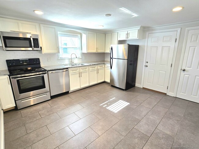 387 Quaker Ln S in West Hartford, CT - Building Photo - Building Photo