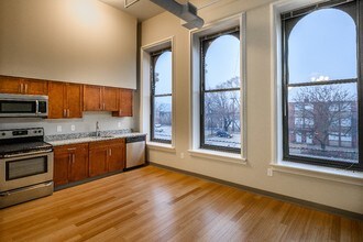 West 25th Street Lofts in Cleveland, OH - Foto de edificio - Building Photo