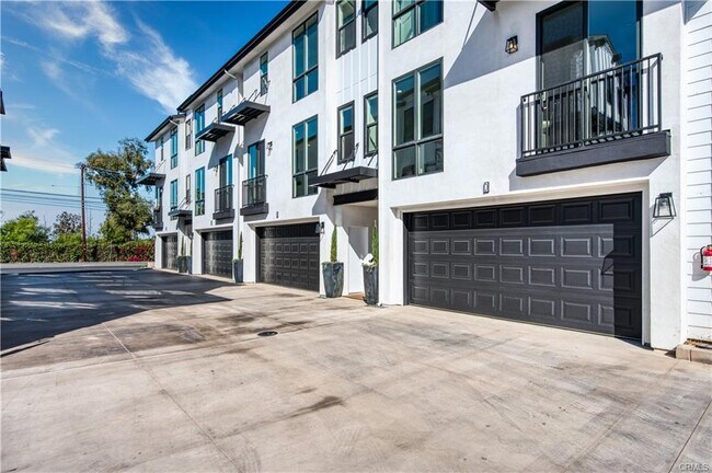 20452 Santa Ana Ave in Newport Beach, CA - Building Photo - Building Photo