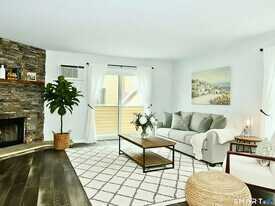 8 Oakwood Ave in Norwalk, CT - Building Photo