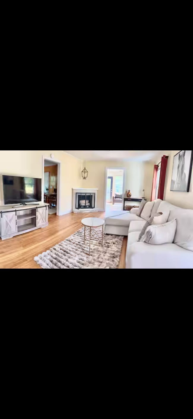 property at 905 N May St