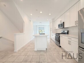 2068 Caleigh Ln in Costa Mesa, CA - Building Photo - Building Photo