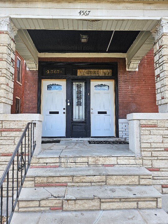 4567 Adelaide Ave in St. Louis, MO - Building Photo