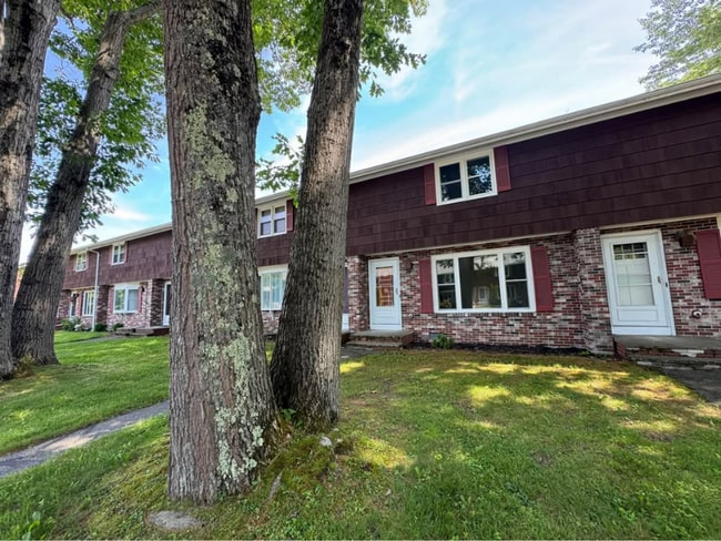 3 Villa Rd in Westbrook, ME - Building Photo - Building Photo