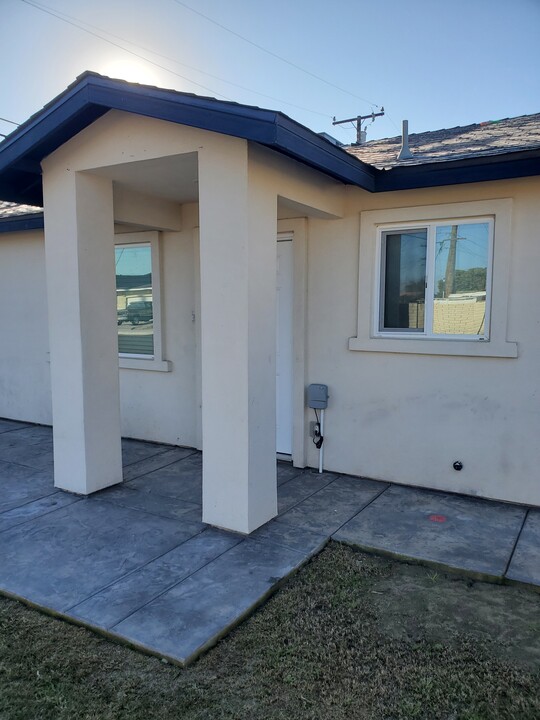 2-1732 Jefferson St in Delano, CA - Building Photo