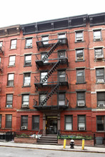 425 W 45th St in New York, NY - Building Photo - Building Photo