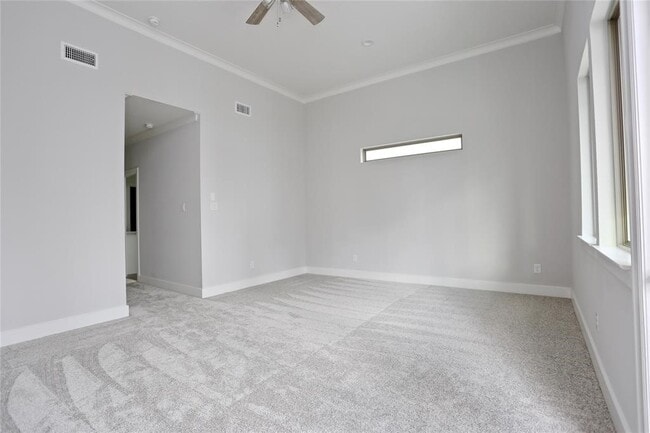 property at 513 W Bell St
