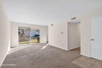 2137 8th Ave, Unit 8J in Sea Girt, NJ - Building Photo - Building Photo