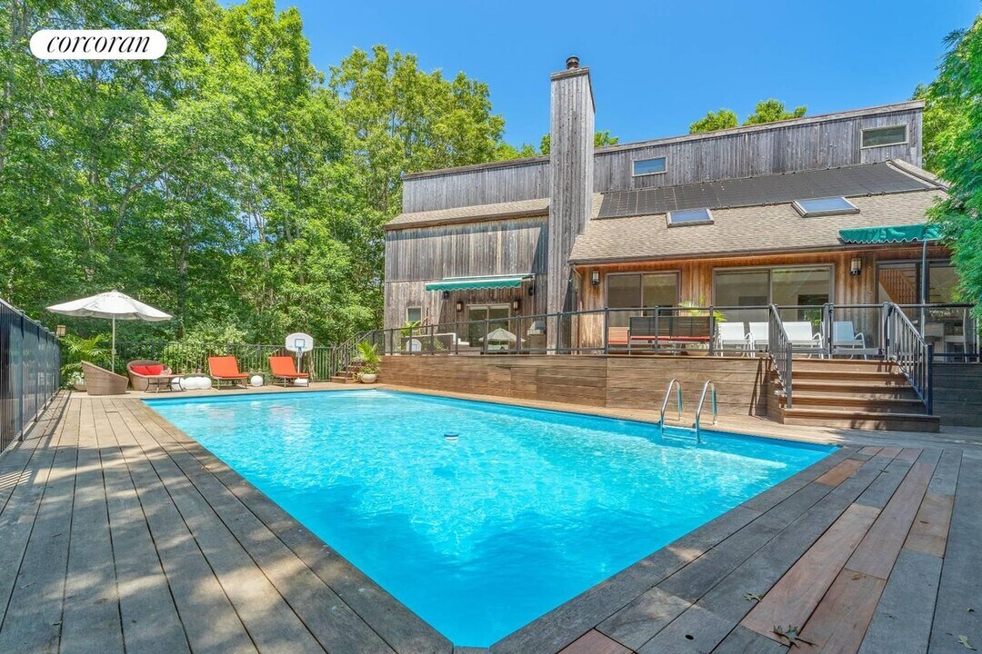 169 Bridies Path in Southampton, NY - Building Photo